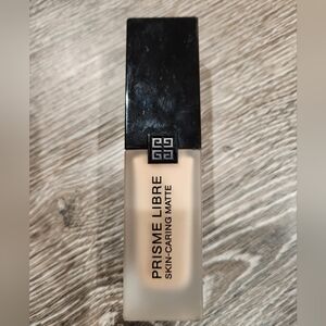 Givenchy Prisme Libre Skin-Caring Matte Foundation
